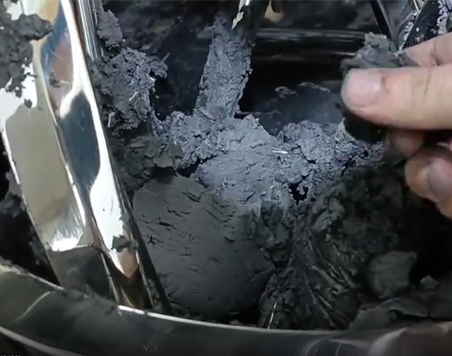 负极浆料泥状混合阶段